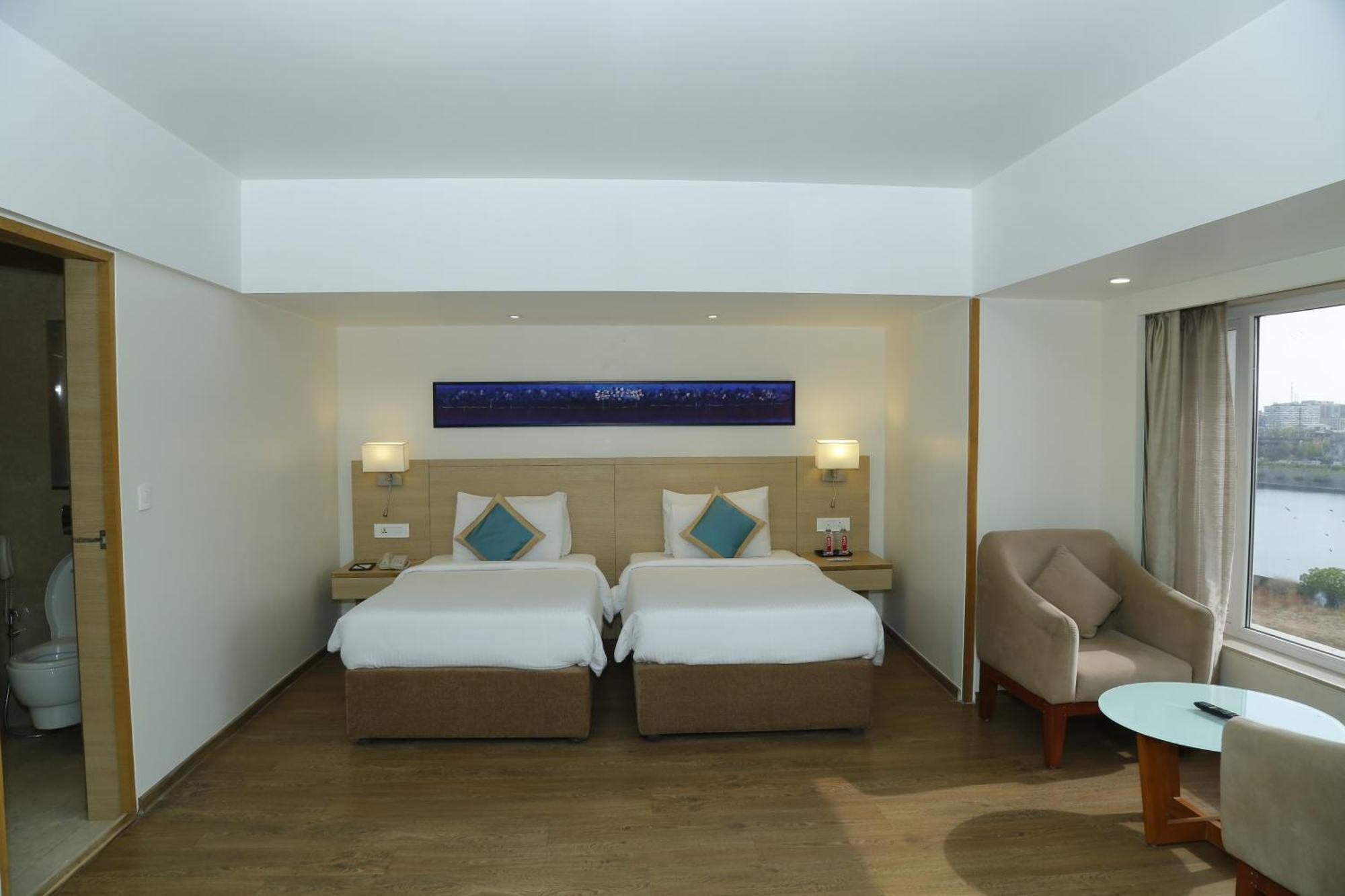 Sarovar Portico Rivera Ahmedabad Exterior foto
